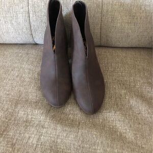 Brown boots, size 6 1/2